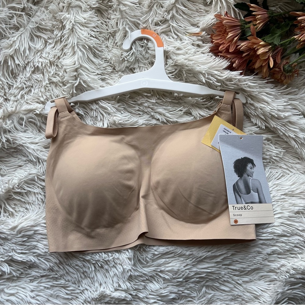 True & Co True Everybody Adjustable Strap Scoop Neck Bra Light Beige Size M
